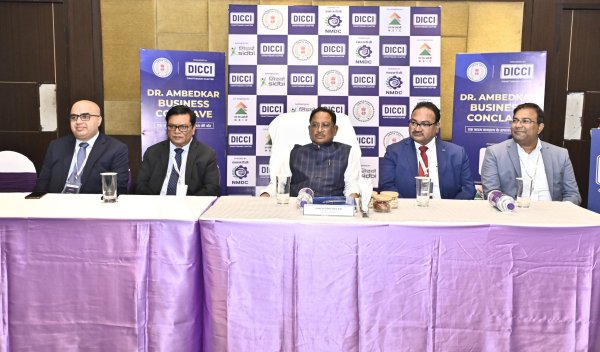 डॉ. अंबेडकर बिजनेस कॉन्क्लेव में शामिल हुए CM साय, नव उद्यमियों को बताया देश की ताकत, Photo...