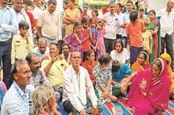हिंदू धर्म में लौटने के संकल्प के बाद करने दिया अंतिम संस्कार, धर्मांतरित ईसाई
परिवार में हो गई थी महिला की मौत - image