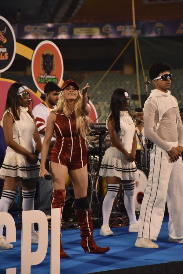 बालीबुड की प्रेमस पार्श्व गायिका शाल्मली खोलगडे ने अपनी धमाकेदार प्रस्तुति से दर्शकों को झूमने के लिए मजबूर कर दिया