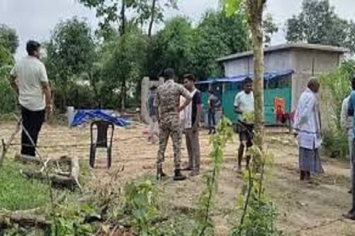 Suicide News: एक ही परिवार के पांच लोगों ने खाया जहर, तीन बच्चों की मौत,
माता-पिता की हालत गंभीर