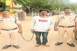 CG Crime: खाना अच्छा नहीं बनाता, तुझे नौकरी से निकाल दूंगा, ताना देने वाले
ठेकेदार की युवक ने कर दी हत्या - image