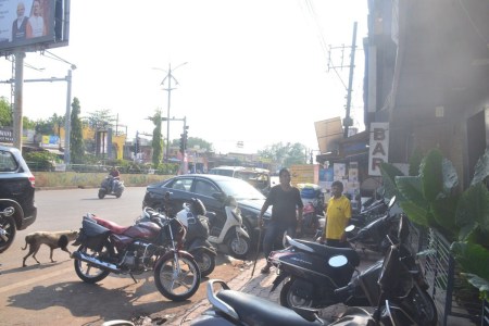 Raipur News: रायपुर में बार के शराबियों से परेशान मोहल्ले वाले, लोगों से उलझते हैं शराबी, प्रदर्शन के बाद भी एक्शन नहीं