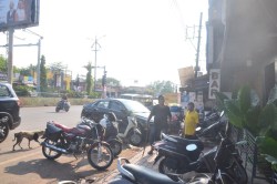 Raipur News: रायपुर में बार के शराबियों से परेशान मोहल्ले वाले, लोगों से उलझते
हैं शराबी, प्रदर्शन के बाद भी एक्शन नहीं - image