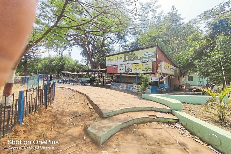 Bhilai News: मैत्रीबाग कैंटीन में लटका ताला, बच्चों को लेकर आने वाले पर्यटक हो रहे परेशान