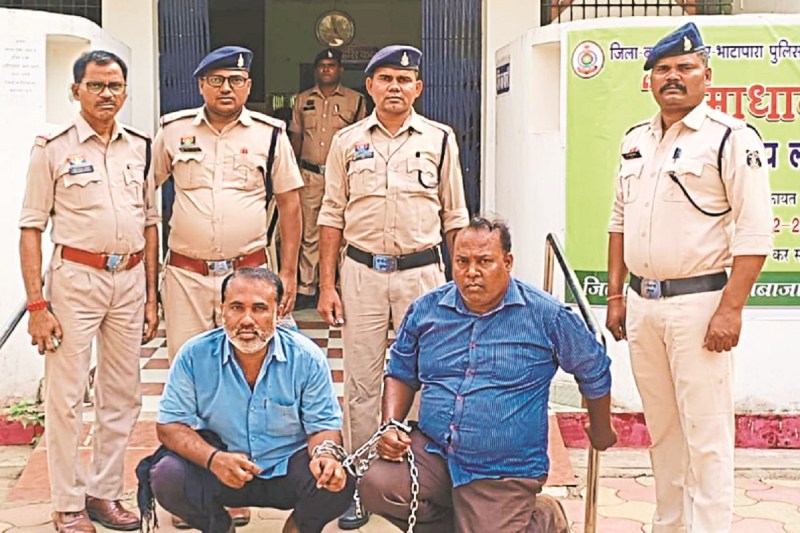 CG Crime: पानी को लेकर पड़ोसियों में विवाद, तैश में आकर शिक्षक को दे मारा फावड़ा