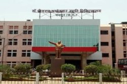Raipur News: आंबेडकर अस्पताल में लापरवाही, कोरोना खत्म होने के बाद भी ब्लड बैंक
का रास्ता अस्पताल के बाहर से ही - image
