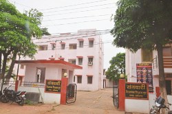 Raipur News: विधायक विश्राम गृह बनेगा एमबीबीएस छात्रों के लिए हॉस्टल, स्वास्थ्य
मंत्री को पत्र के बाद कमेटी ने निरीक्षण किया - image