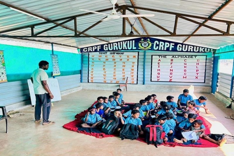 CG News: नक्सली लीडर हिड़मा के गांव में सीआरपीएफ का गुरुकुल, जवानों ने उठाया 100 से ज्यादा बच्चों की पढाई का जिम्मा