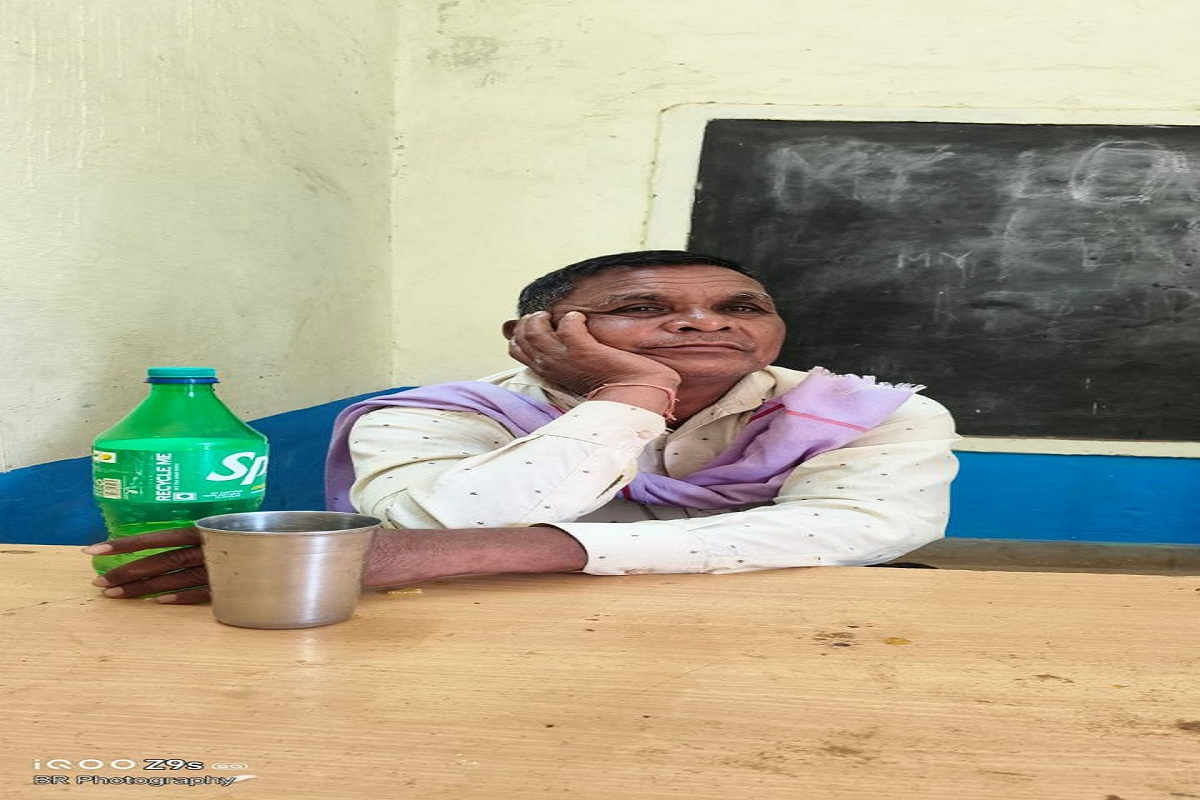 CG News: स्प्राइट की बोत्तल में छिपाकर पी रहे थे शराब, शिक्षक का वीडियो वायरल,
देखें