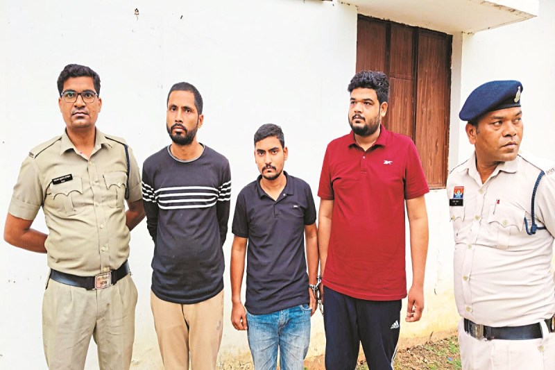 CG News: मोहड़ गोलीकांड मामले में ग्वालियर से तीन और आरोपी पकड़ाए, कट्टा व कारतूस बरामद, अब तक 7 की चुकी गिरफ़्तारी