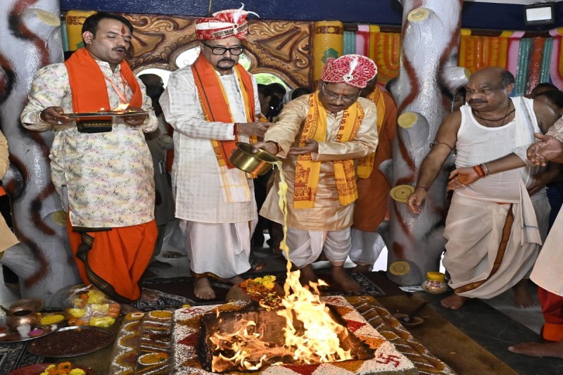 CG News: मुख्यमंत्री विष्णु देव साय भगवान जगन्नाथ की रथ यात्रा में हुए शामिल, छेरापहरा की रस्म अदायगी कर मांगा प्रदेशवासियों के लिएआशीर्वाद