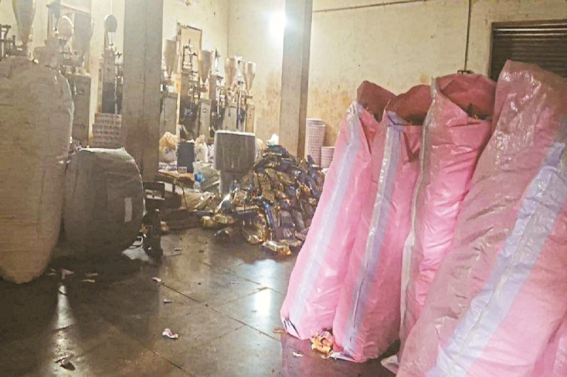 CG News: अवैध गुटखा फैक्ट्री का खुलासा, मिक्चर फैक्ट्री के नाम से लाइसेंस लेकर बना रहे थे चला रहे थे, जीएसटी चोरी का भी खुलासा