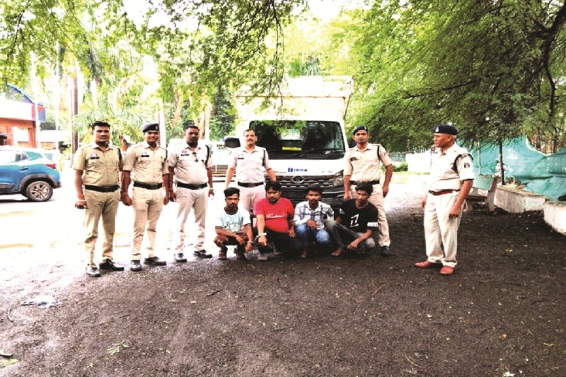 CG Crime: कट्टीपार ले जाते 8 मवेशी बरामद, चार आरोपी गिरफ्तार