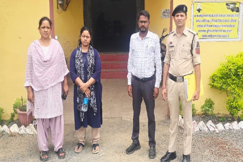 CG Fraud: शेयर मार्केट में पैसा डबल करने का दिया झांसा, लाखों की ठगी करने वाले पति-पत्नी गिरफ्तार