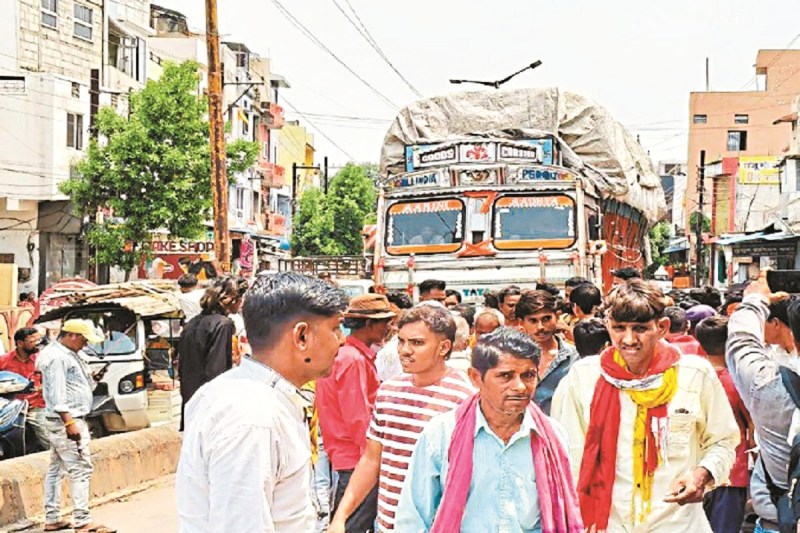 CG Accident: हाइवा की चपेट में आई भाजपा पार्षद की मां, चक्के के नीचे दबने से मौत