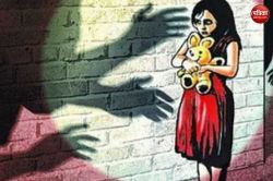 बरेली में युवती से छेड़छाड़, विरोध करने पर भाई को पीटा, गर्वनर के बेटों पर
मुकदमा दर्ज - image