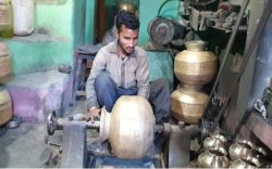 पीतल की खनक अब मंद पड़ी, विलुप्त होती शिल्पकला, स्वास्थ्य और पर्यावरणीय लाभ भी
दरकिनार - image