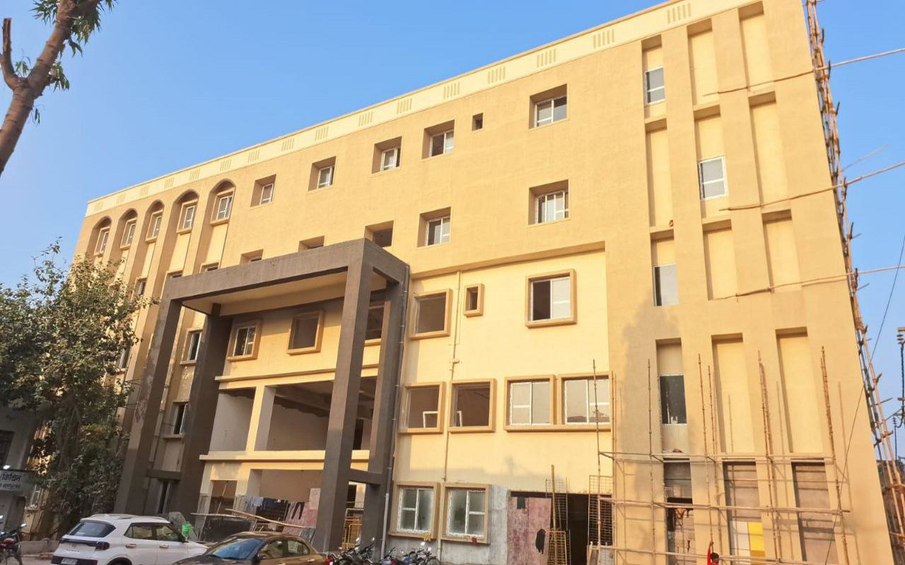 21 करोड़ की लागत से क्रिटिकल केअर और मेटरनिटी यूनिट भवन बनाया, लेकिन प्लानिंग व
समन्यवय की कमी से नही शुरू हुई स्टाफ भर्ती की प्रक्रिया