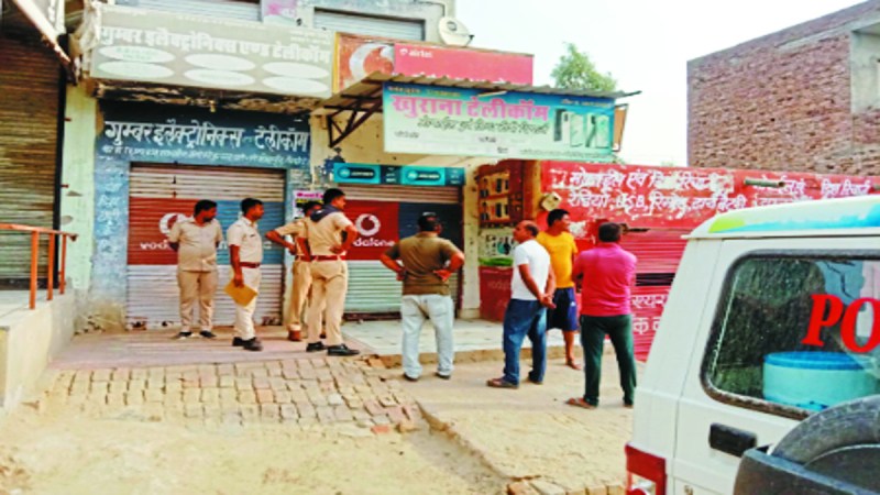 Locks of six shops in Chunavarh and three shops in Rattewala were broken in one night