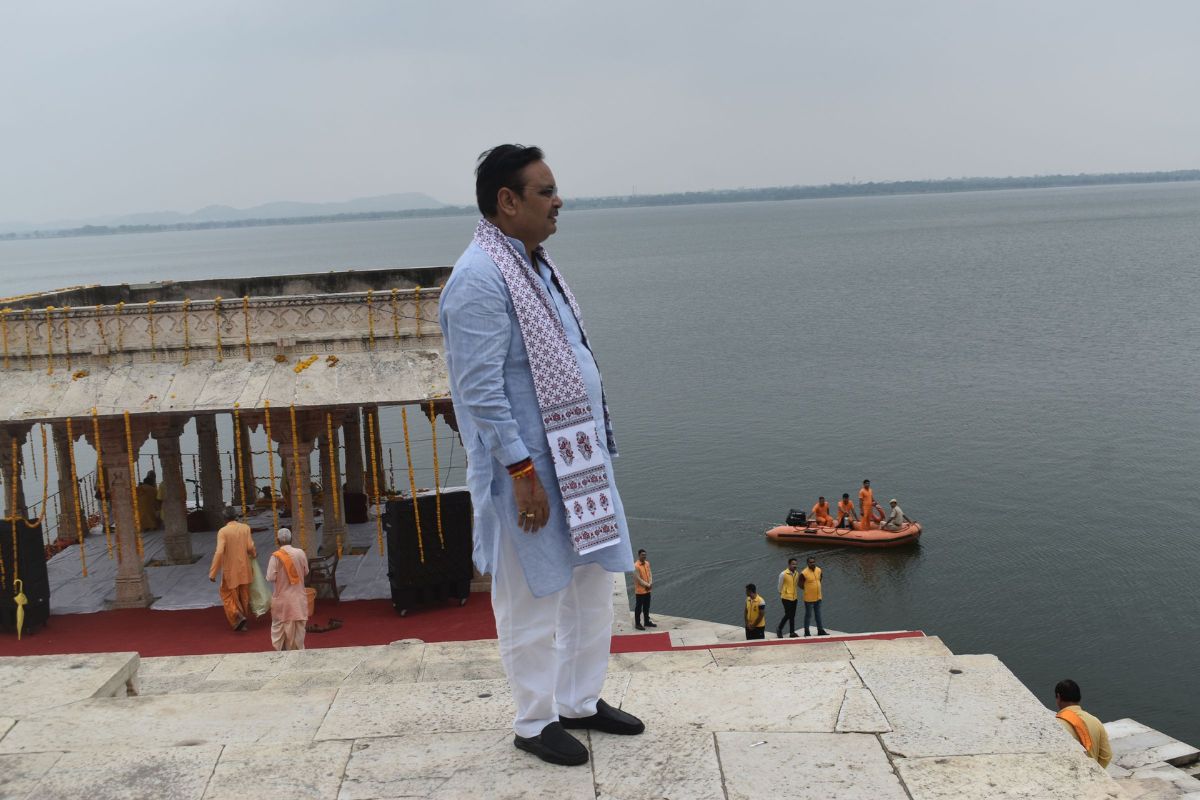 CM भजनलाल ने सौंपे 13 करोड़ रुपए के चेक, राजस्थान के 5000 गांवों को लेकर किया
बड़ा ऐलान