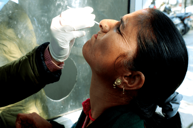 बढ़ रहा कोरोना का संक्रमण