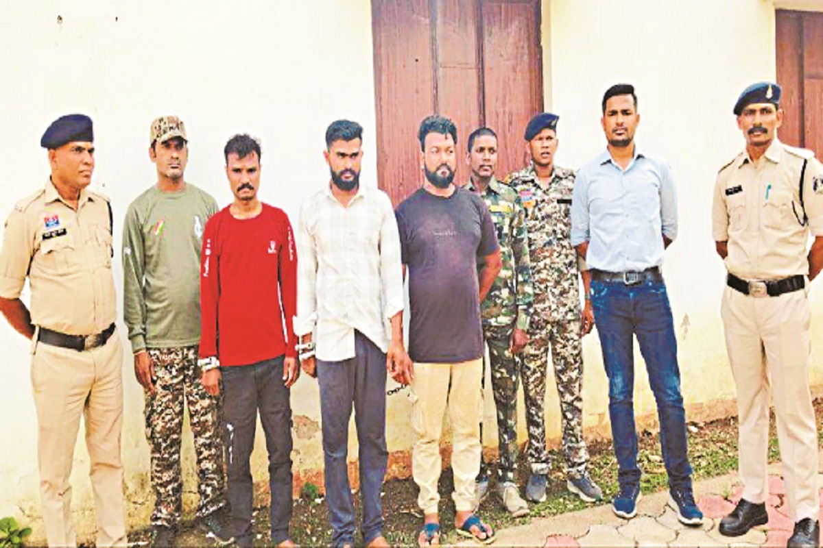 CG Crime: दोहरे हत्याकांड की गुत्थी सुलझी, भतीजे के मर्डर का बदला लेने दिया था
सुपारी