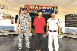 CG Crime: प्रेमिका से बात करने पर जानलेवा हमला, नारियल काटने के औजार से किया था
वार - image