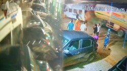 जाको राखो साइयां, मार सके ना कोय; लोगों को छूकर निकल गई मौत, सामने आया खौफनाक
Video - image