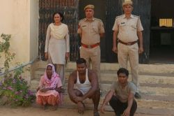 दौसा में पिता-पुत्र की हत्या मामले में बड़ा खुलासा, बेटे के ससुरालवालों ने की थी
हत्या, पत्नी सहित 3 आरोपी गिरफ्तार - image