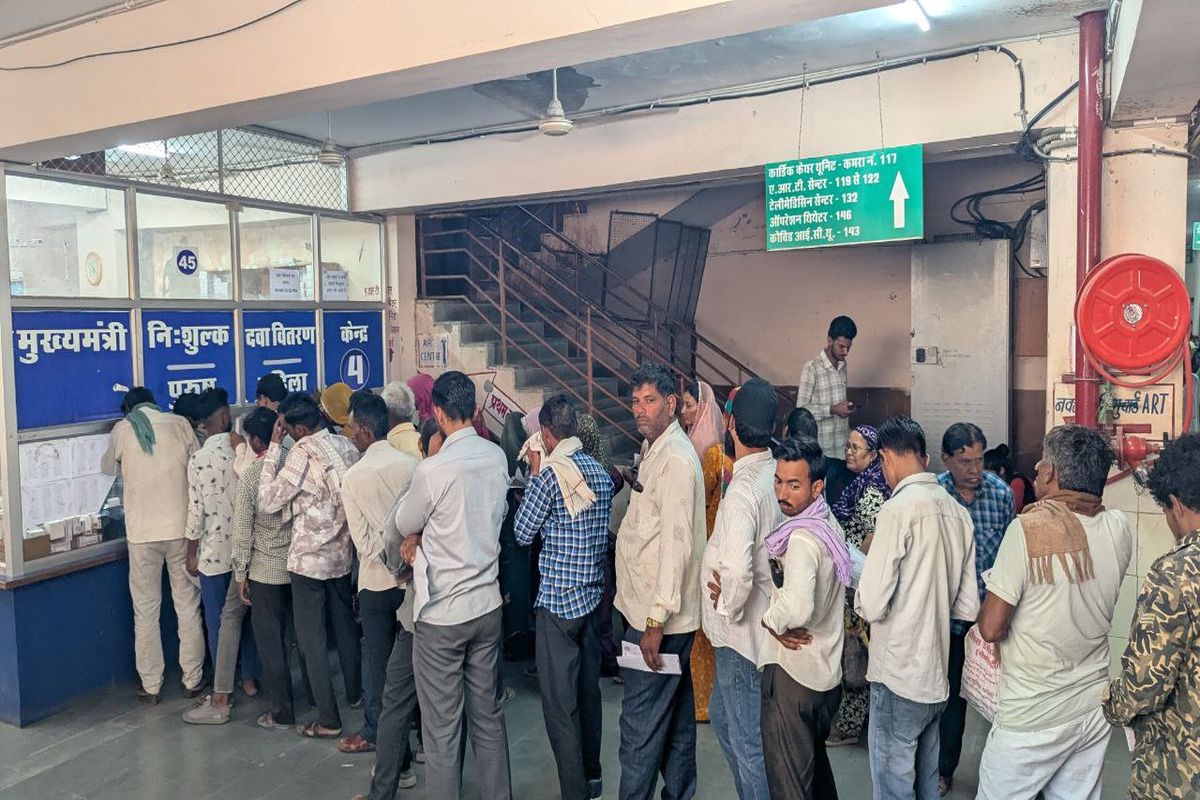 वीडियो : फार्मासिस्ट की कमी से जूझ रहा नागौर का जेएलएन अस्पताल, दवाई के लिए
मरीजों की लम्बी कतारें