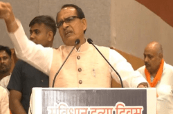 बिना नोटिस के उजाड़े सैकड़ों आदिवासियों के घर, सीएम और केंद्रीय मंत्री भड़के - image