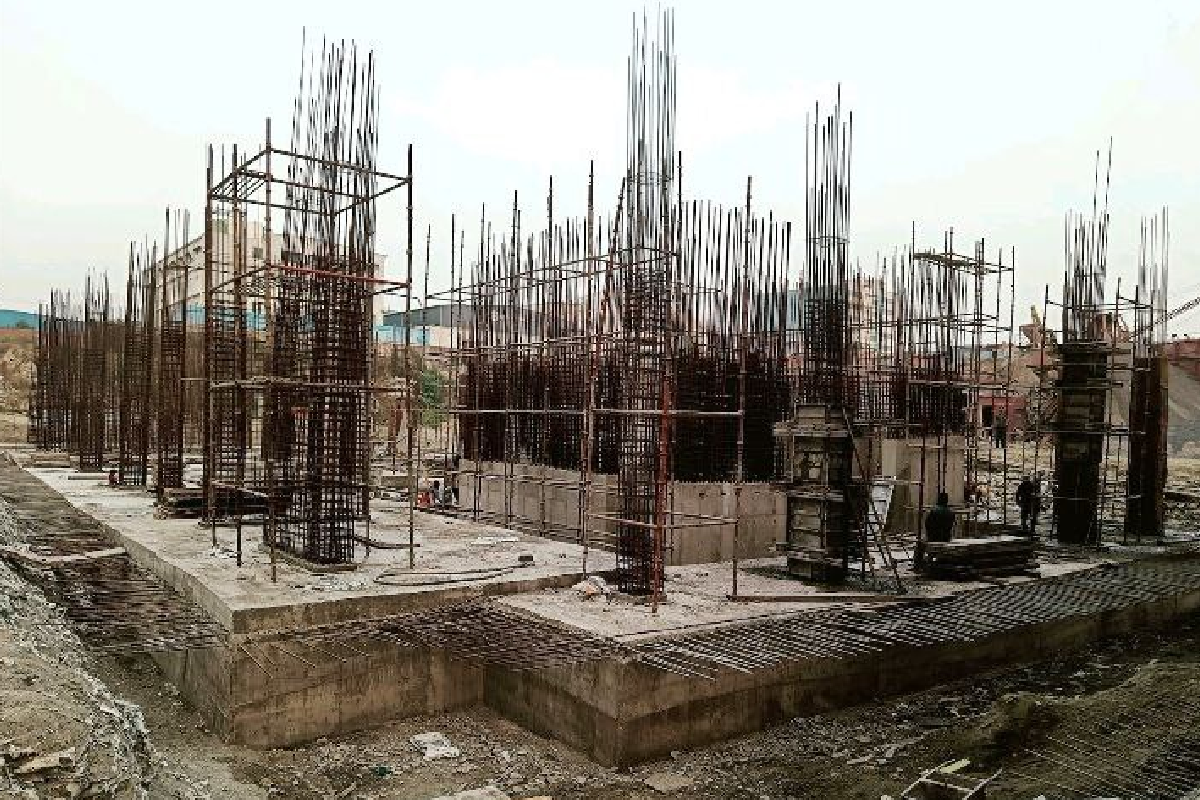 Gwalior Consumer Forum ordered the builder to pay a compensation of Rs 1 lakh due to which goods worth 9 lakhs of the women flat construction got damaged