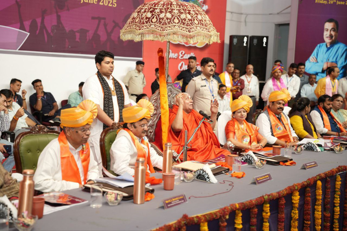 आप आंखें तो दान कर सकते हैं, लेकिन विजन नहीं, इसलिए शिक्षा काे अपनी ताकत बनाएं-
गडकरी