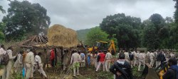 ग्रामीणों के विरोध के बीच वन विभाग ने 122.16 हेक्टेयर वनभूमि को कराया अतिक्रमण
मुक्त - image