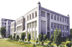 इंदौर की प्रेस्टीज यूनिवर्सिटी में बवाल, ऑफर लेटर में घोटाला, MBA स्टूडेंट्स ने
पांच घंटे तक लगाया जाम - image