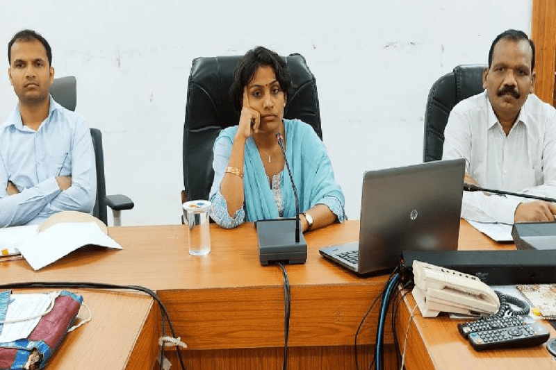 Seoni Collector Sanskriti Jain expressed angry over the very poor performance in MP Board examination results by 28 government schools of district