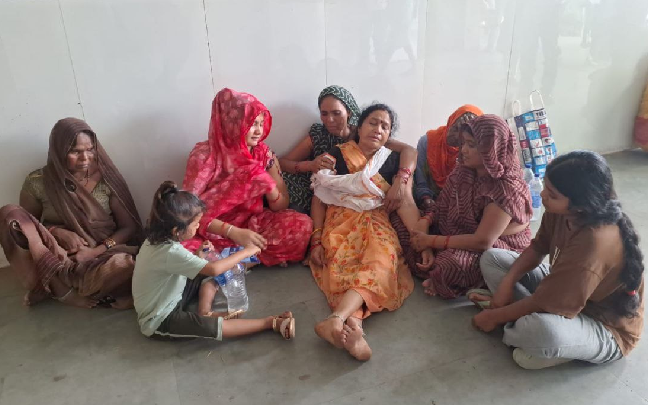 Video News: पूर्व जिला पंचायत अध्यक्ष के पति सहित दो लोगों का खेत में मिला शव,
मची सनसनी