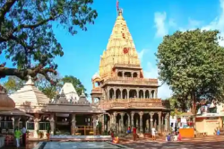 महाकाल लोक में मुस्लिम दोस्त से पकड़ाई युवती, हिंदू जागरण मंच ने पुलिस को सौंपा
युवक - image