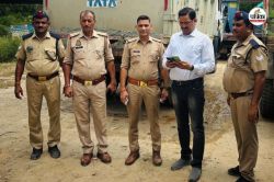 ओवरलोडिंग पर सख्त हुआ परिवहन और खनन विभाग, 347 वाहनों से वसूला 2 करोड़ 28 लाख का
चालान - image