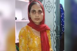 Rajasthan: कमरे में छात्रा का फंदे से झूलता मिला शव, पलंग पर टिका था पैर, पिता
ने बेटी का शव लेने से किया इनकार - image