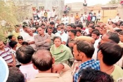 निजी स्कूल पर लगाया 5 लाख रुपए का जुर्माना, वाहन चालक की लापरवाही से हुई थी
बालिका की मौत - image