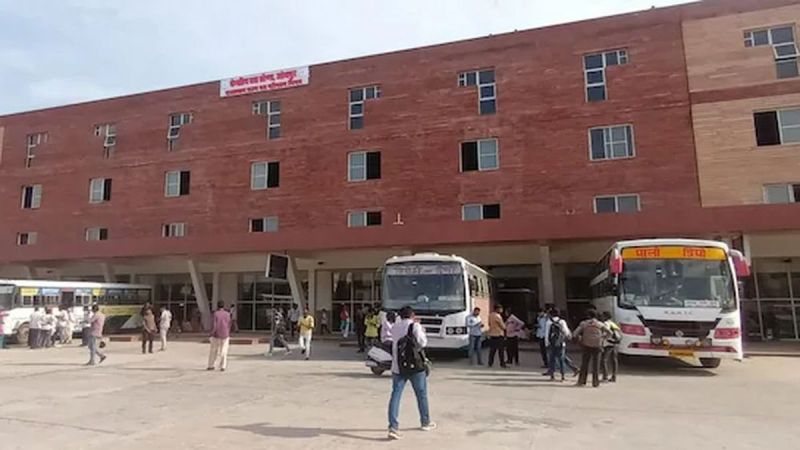 gold theft at bus stand