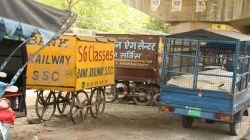 ठेले-केबिन की आड़ में मुख्य मार्ग पर कब्जा रहे जमीन ! - image