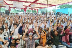 राजस्थान में गुर्जर महापंचायत: पीलूपुरा में जुटने लगी लोगों की भीड़, हाईवे पर
रूट डायवर्ट - image