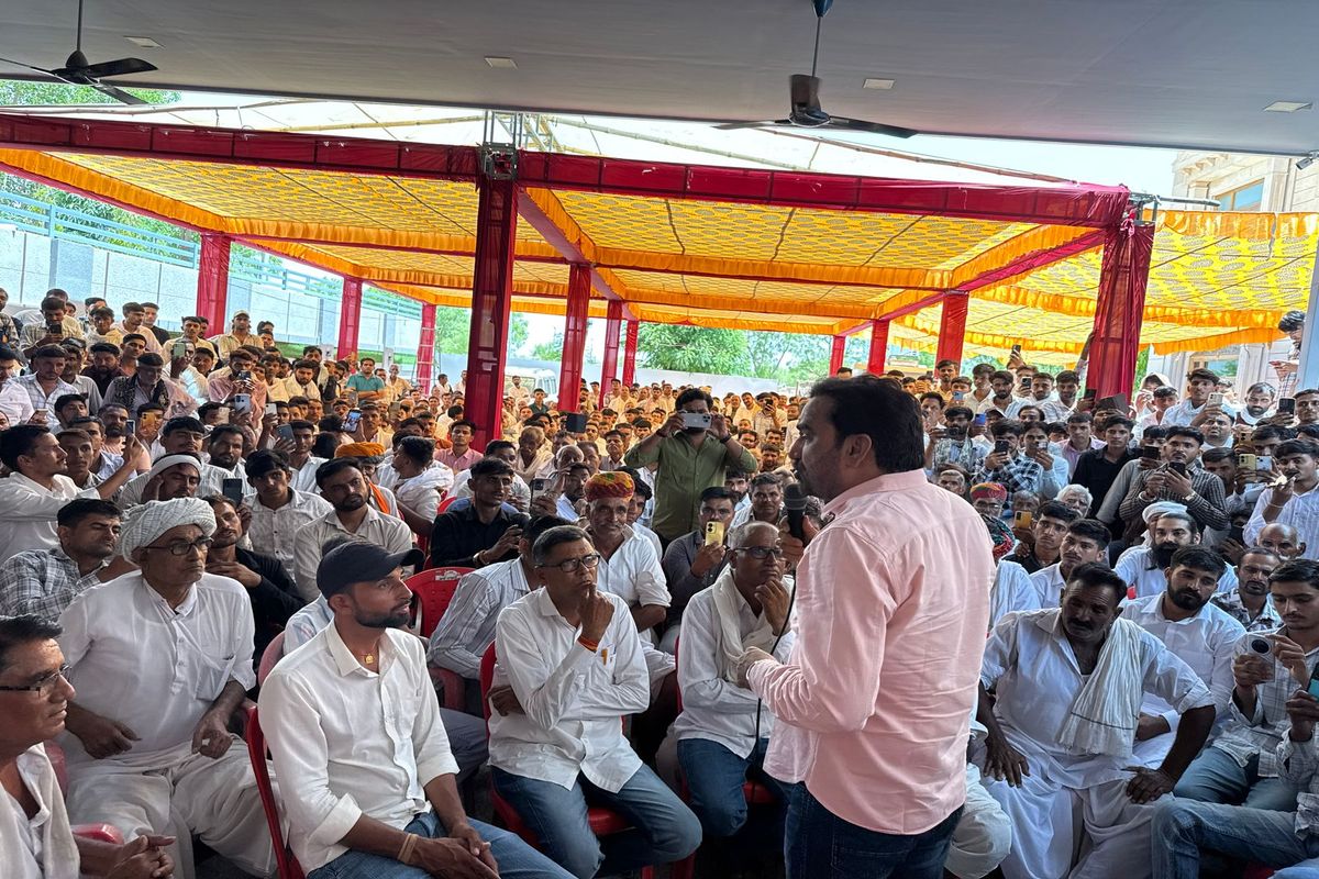 वीडियो : सांसद हनुमान बेनीवाल ने घर पर सभा को किया संबोधित, धारा 163 की धज्जियां
उड़ी