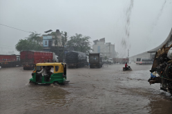 Heavy Rains: राजस्थान के इस जिले में बारिश ने मचाया तांडव, पानी से दूर भागते रहे
लोग, सड़क-खेत लबालब - image