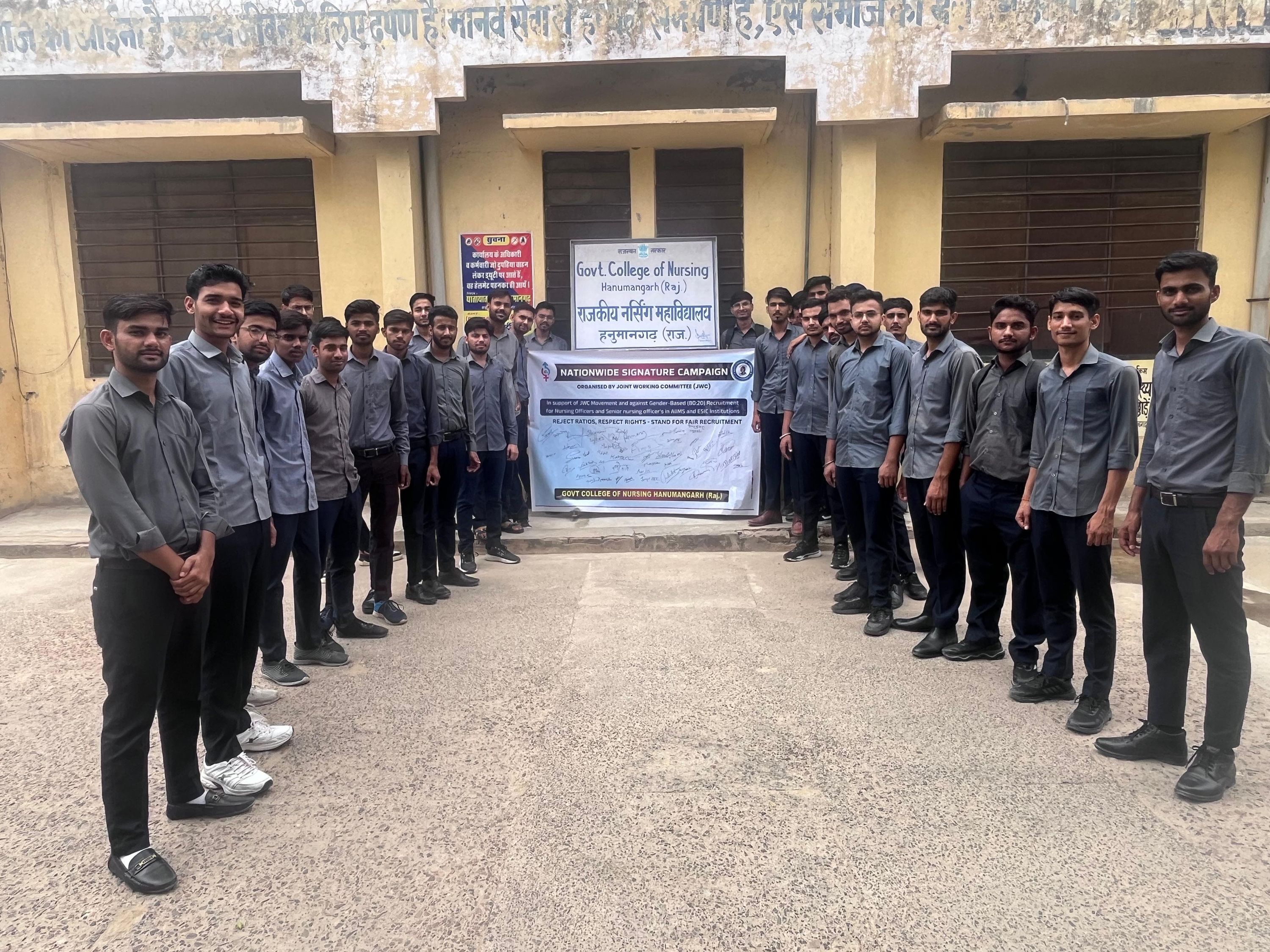 नर्सिंग विद्यार्थियों ने दिया आंदोलन को समर्थन, एम्स व ईएसआईसी में नर्सिंग ऑफिसर
एवं सीनीयर ऑफिसर्स की नियुक्ति में जेंडर रेसो को बदलने की मांग