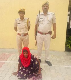 बलात्कार के झूठे मामले में फंसाने की धमकी देकर पैसे मांगने की आरोपी महिला
गिरफ्तार - image