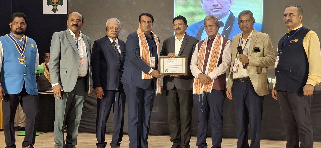 राजपुरोहित को अनसंग रोटरी एक्शन चैंपियन अवॉर्ड, जनहित में विशिष्ट सेवा कार्य के
लिए रोटरी बन्नूर क्लब के पूर्व अध्यक्ष को मिला सम्मान