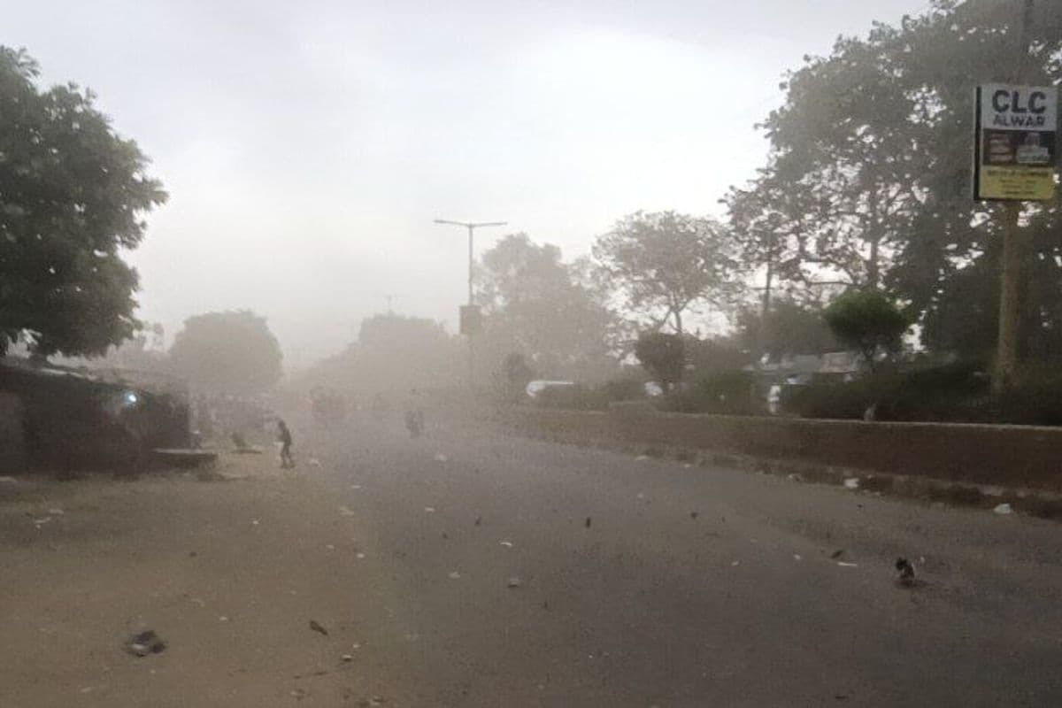 बदला मौसम… गर्मी से मिली कुछ राहत, धूल भरी आंधी के साथ बदला मौसम का मिजाज